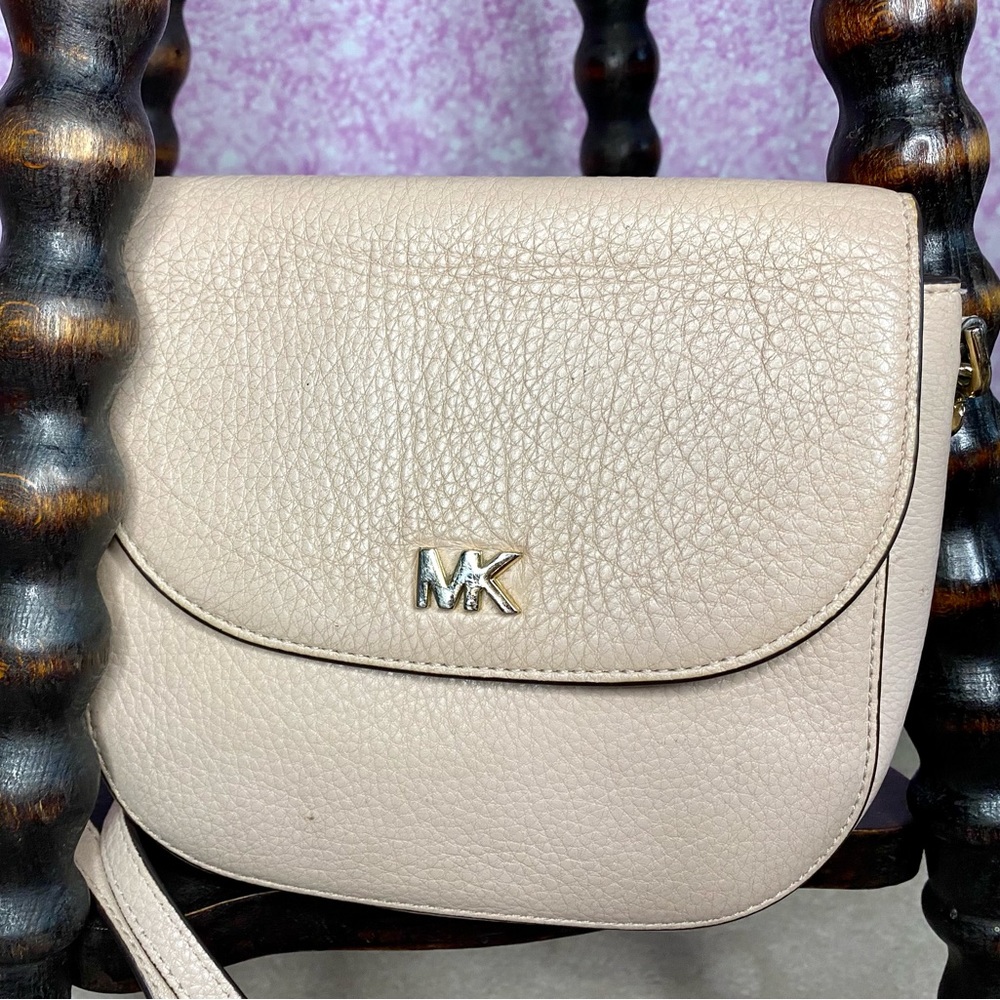 Micheal Kors crossbody bag